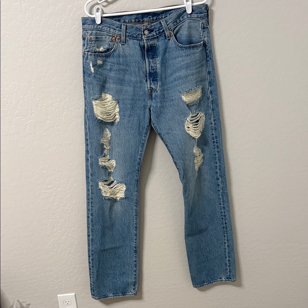 Men's Levis Buttonfly Straight Leg Distressed Vintage 1980’s.